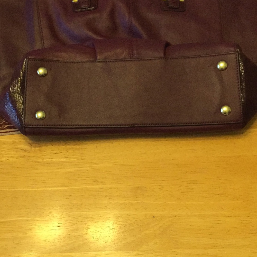 Gorgeous Burgundy Tote - Picture 6 of 8